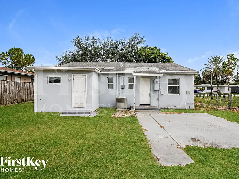 1943 Thomas St — Photo 18