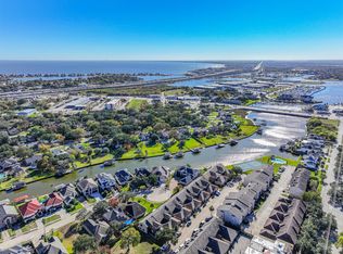 2034 Glencove Dr, Seabrook, TX 77586