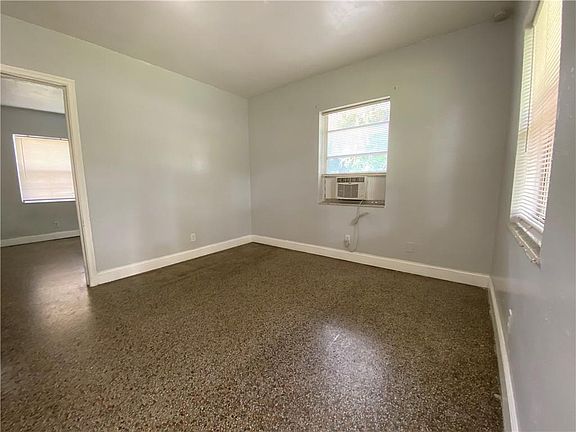 5th image of 1100 SW 28th St #5