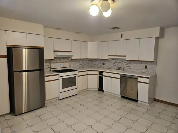 56 Grant Avenue image 2 of 12