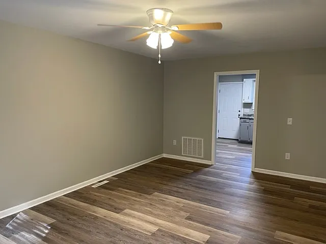 2 bed, 800 sqft, $1,000 — Photo 3