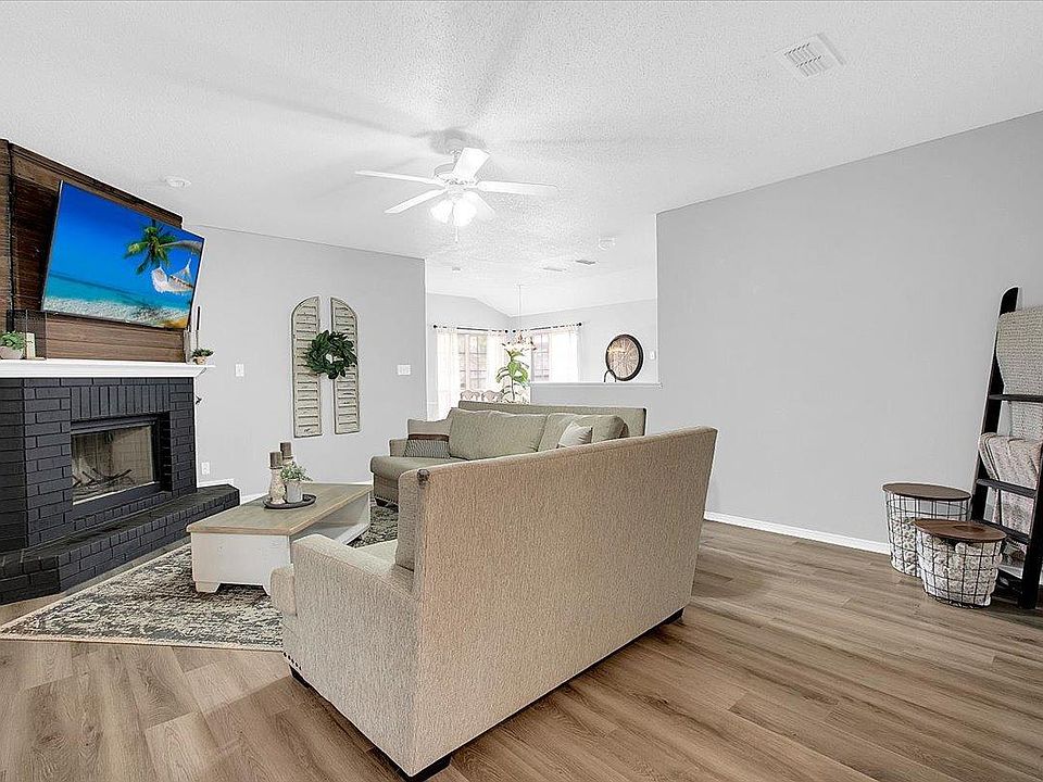 1st image of 529 N Kirby Ave