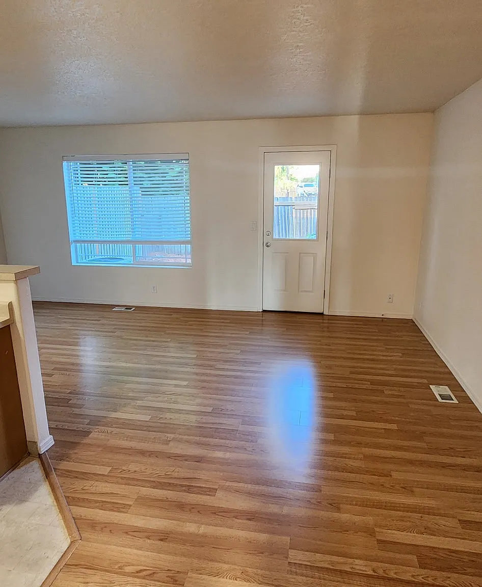 3 bed, 2.5 bath, $2,100 — Photo 4