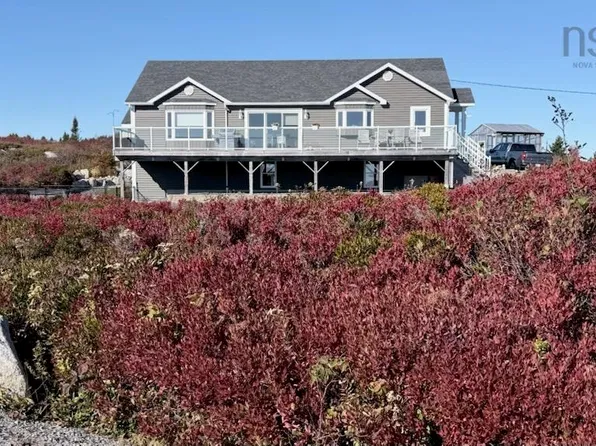 21 Leo Ln, Halifax, NS B3T 0B7