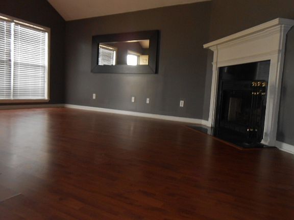 4th image of 130 Somerset Dr