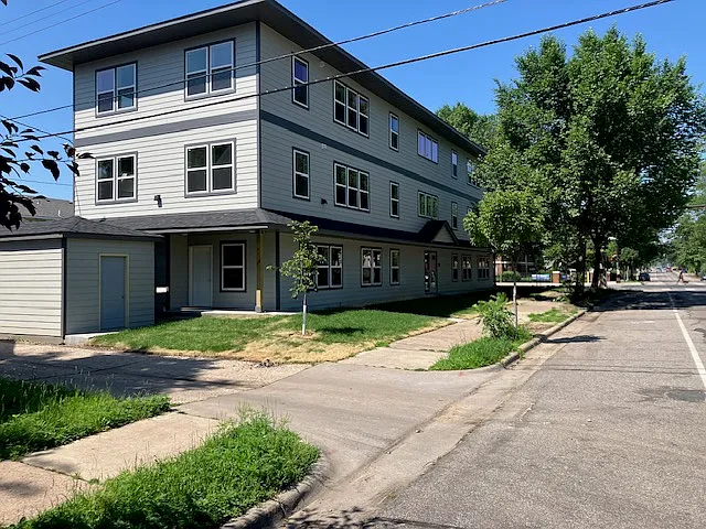 3 bed, 1093 sqft, $1,950 — Photo 4