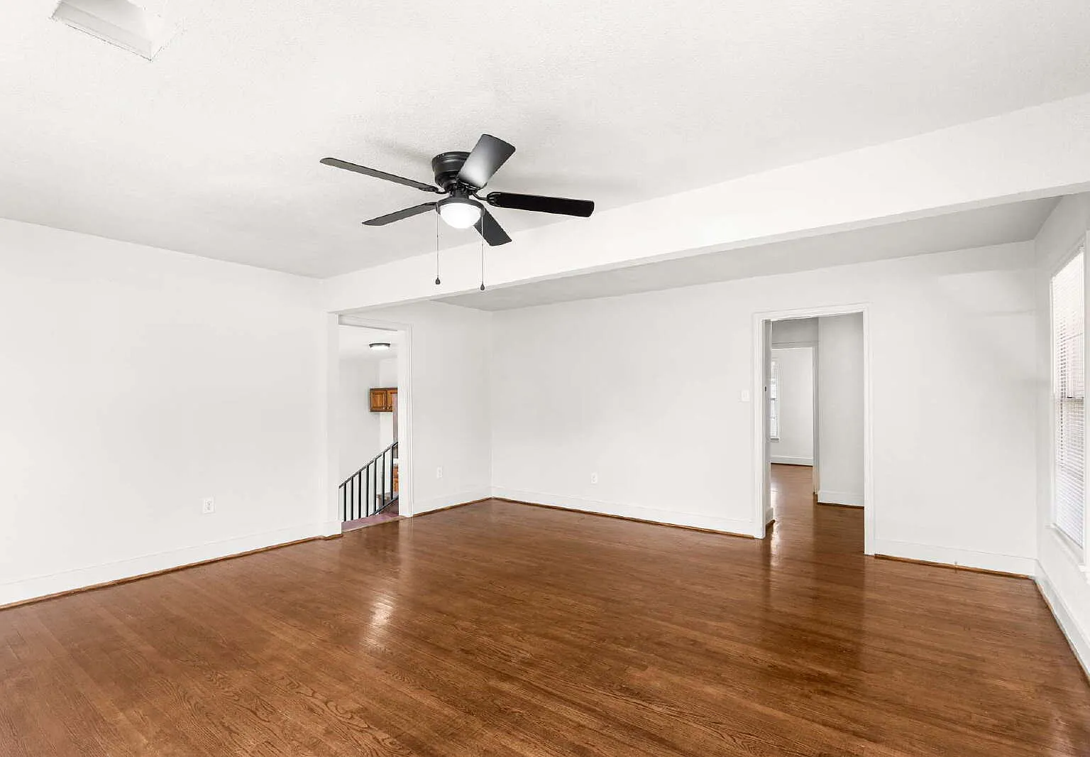 3 bed, 1.0 bath, 1372 sqft, $1,700 — Photo 2