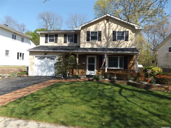 8 Magellan Avenue, Kings Park, NY 11754