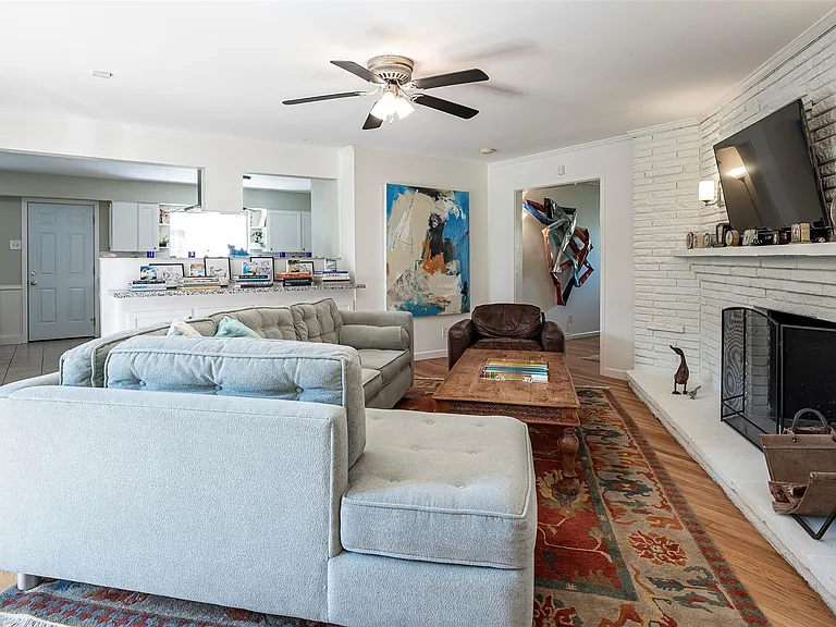 6814 Pemberton Dr — Photo 11