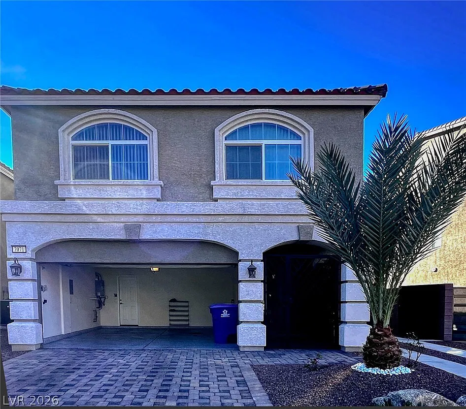 5 bed, 2.5 bath, 2277 sqft, $2,650 — Photo 1