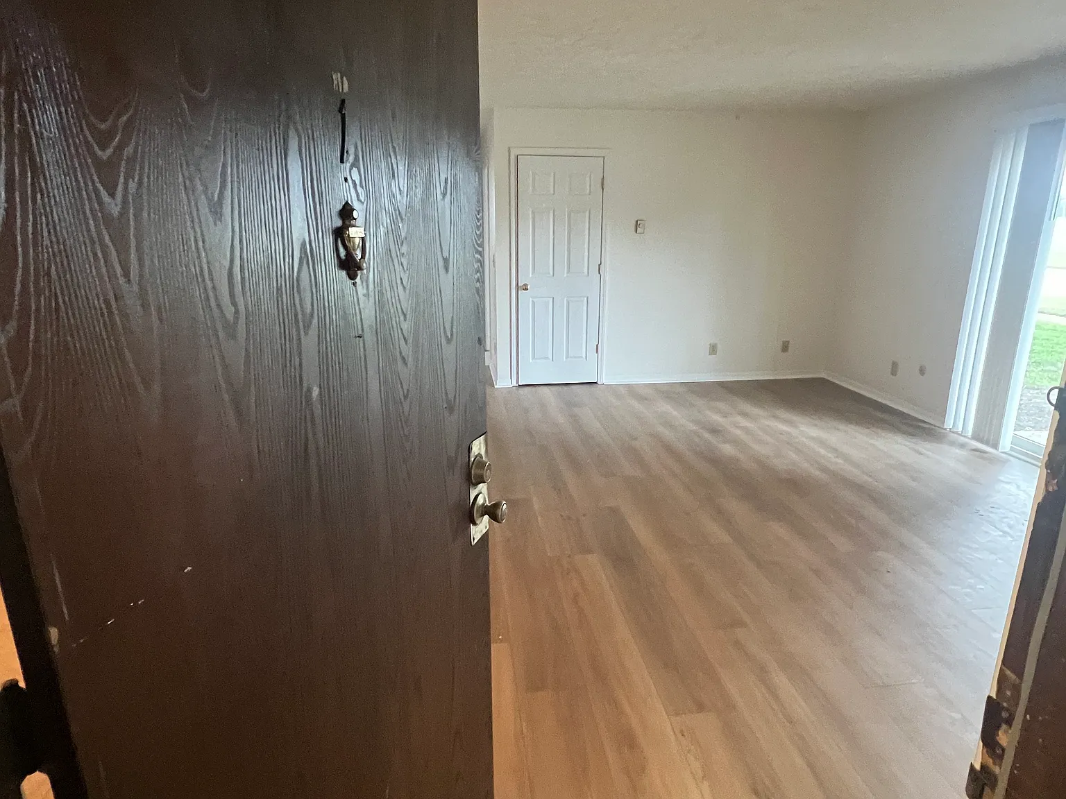 2 bed, 900 sqft, $1,400 — Photo 1