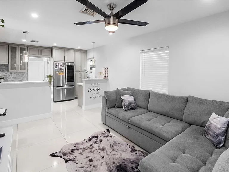 1341 NW 5th Ave — Photo 14