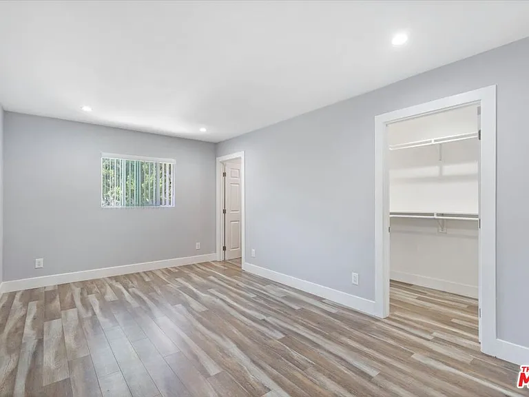 6652 Orion Ave — Photo 15