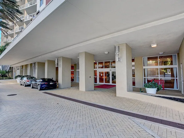 1551 N Flagler Dr #802 — Photo 28