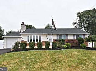 261 Valley Rd, Warminster, PA 18974
