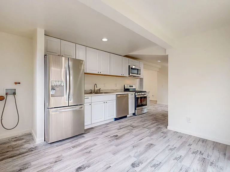 2113 Dennis Ln — Photo 11
