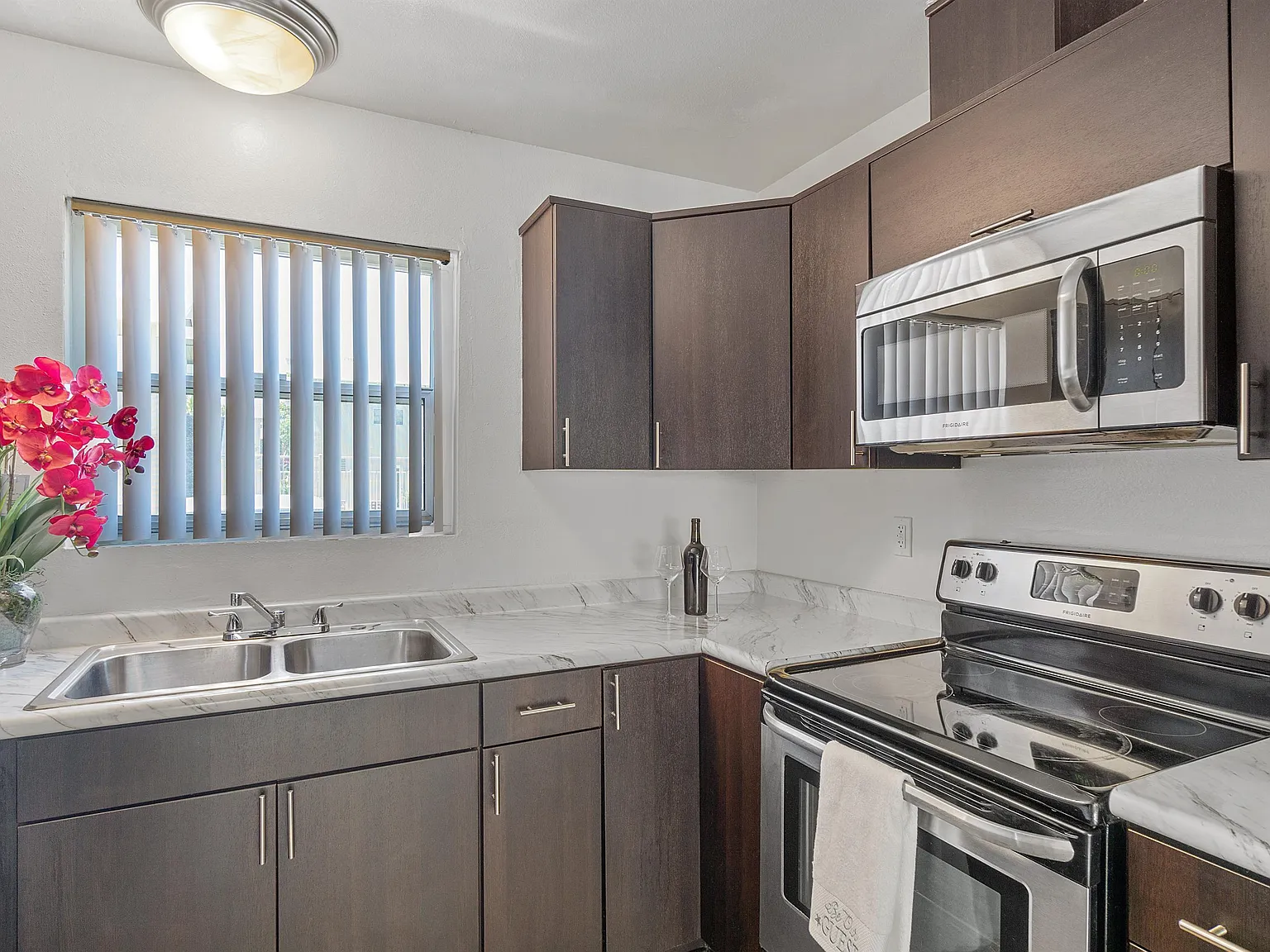 7614 Parkway Drive — Photo 1