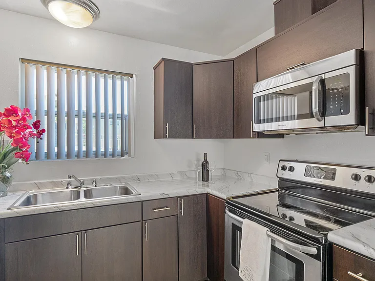 7614 Parkway Dr — Photo 16