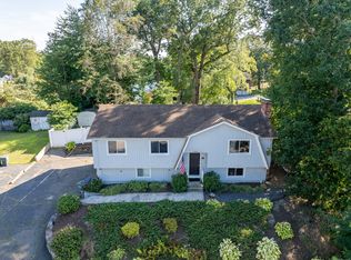 90 Village Ln, Bridgeport, CT 06606
