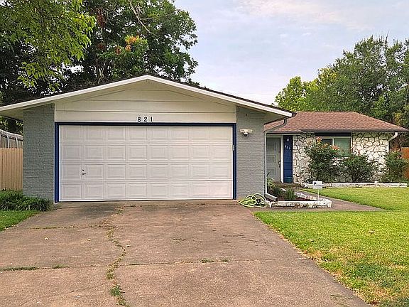 2nd image of 821 Loganwood Ave