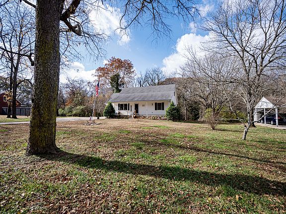 3rd image of 915 Avery Valley Dr