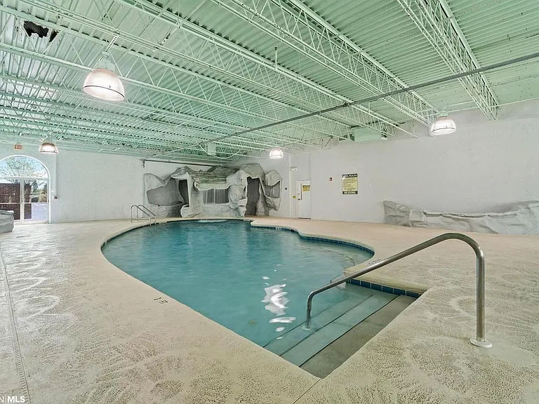 224 E Garden St #404 — Photo 11