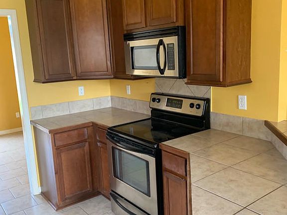 3rd image of 102 Summit Crest Dr