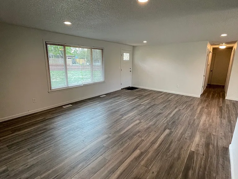 1695 SE Salmonberry Rd — Photo 6