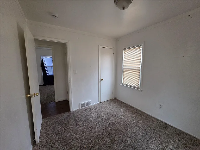 24511 Florence St — Photo 9