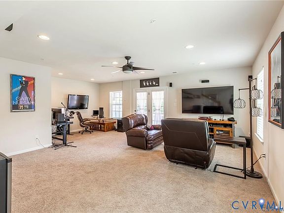 4th image of 411 Siena Ln