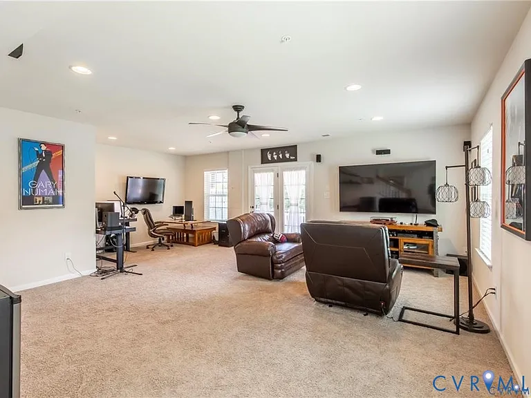 411 Siena Ln — Photo 4