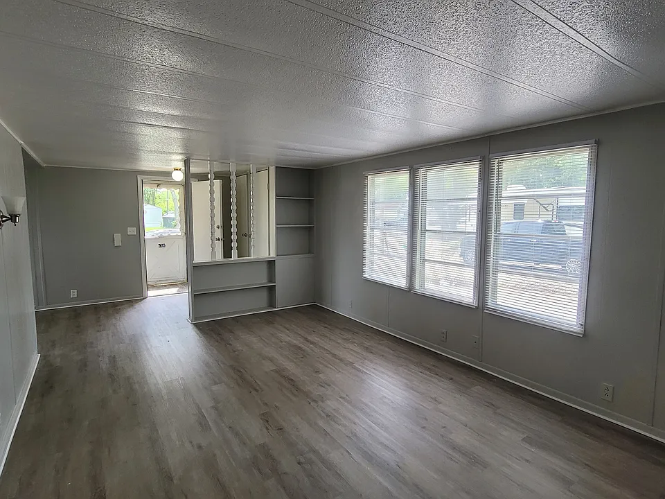 211 E 1st St #12