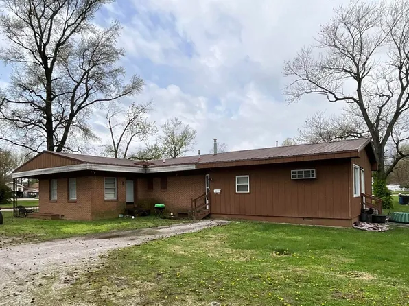 1152 E Broadway, Centralia, IL 62801