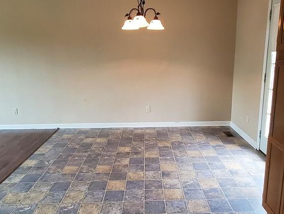 4th image of 107 Kinchloe Ct