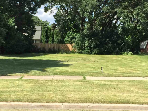 1048 Taft Ave, Oshkosh, WI 54902