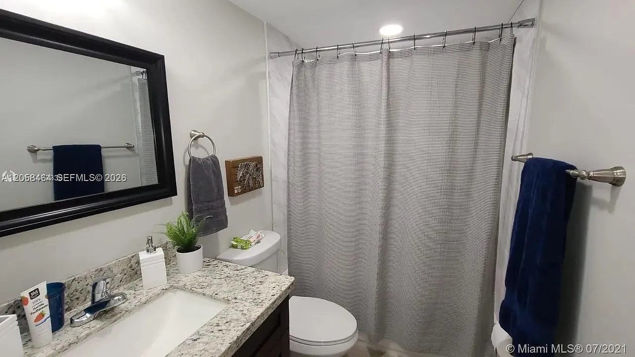 The Horizons Condo #4 — Photo 3