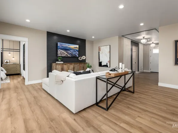 5662 W Daphne Dr, Meridian, ID 83646