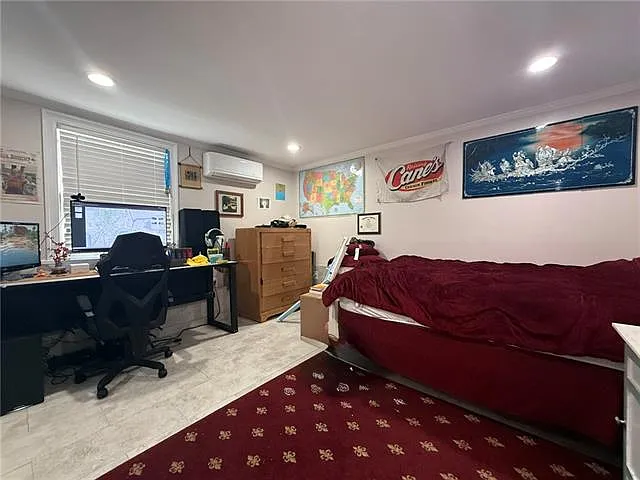 2735 Octavia St — Photo 8