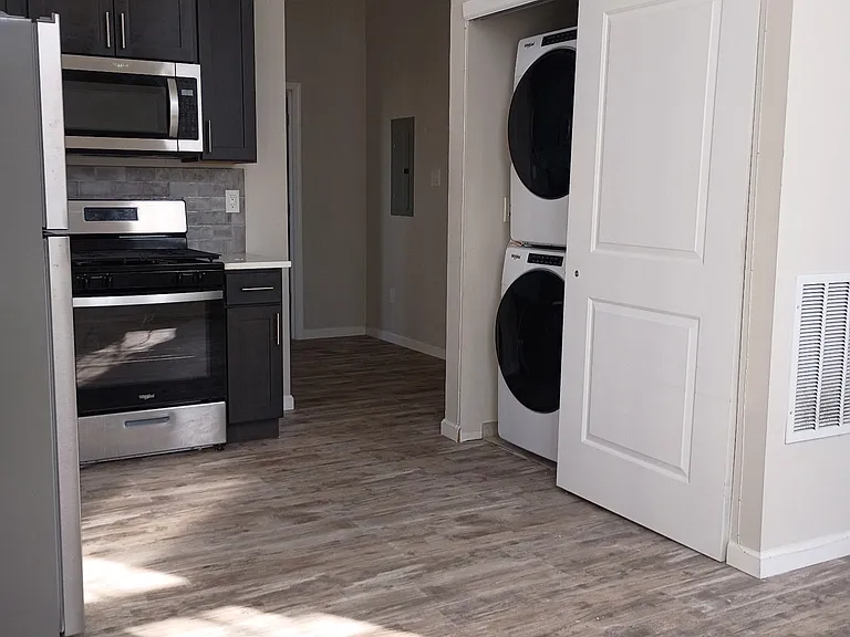 3012 E Thompson St #202 — Photo 2