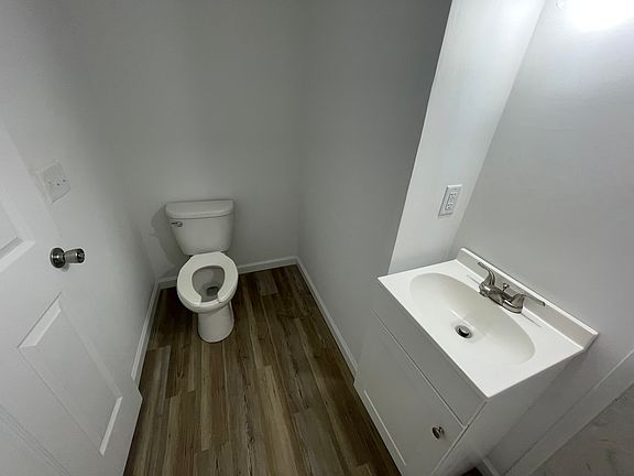 4th image of 103 N Cowart St #A