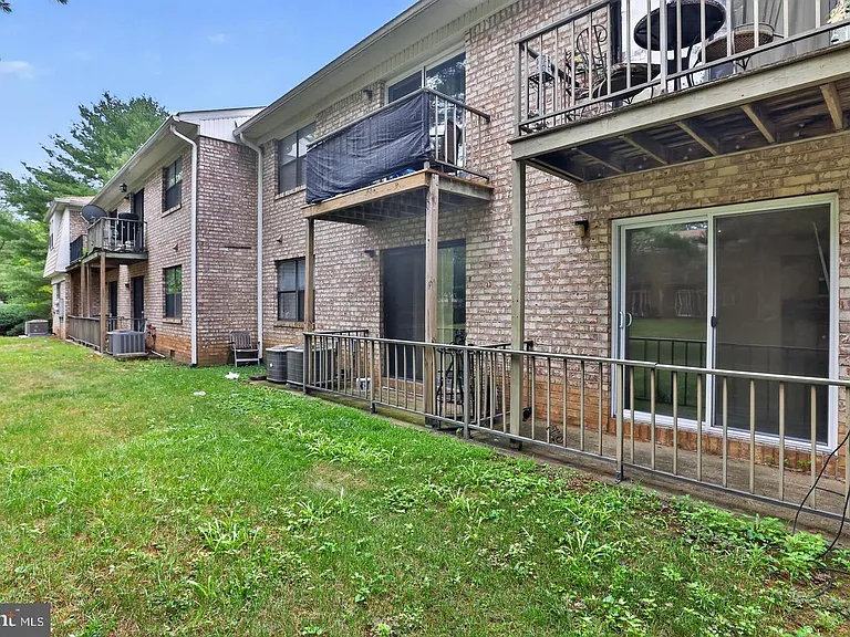 1807 Silver Ct — Photo 32