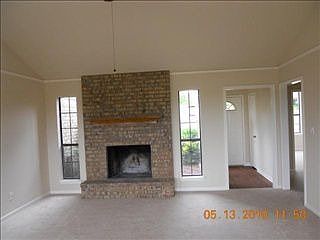 3rd image of 206 Live Oak Dr