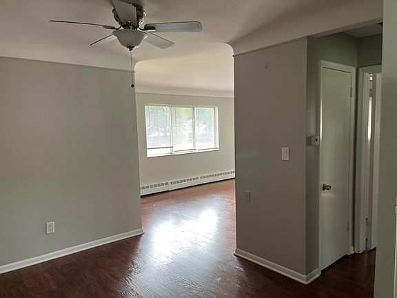 2nd image of 437 Woodlawn Ave #437