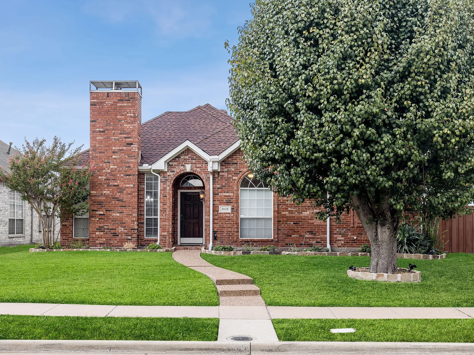 4 bed, 2095 sqft, $8,262 — Photo 3