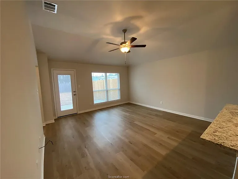 3721 McKenzie St — Photo 8