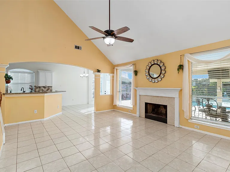 17531 Aspen Ridge Ct — Photo 12