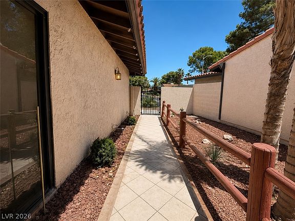 3rd image of 2521 Swan Ln