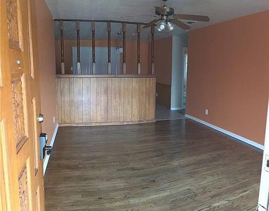 2nd image of 605 Sunset Dr
