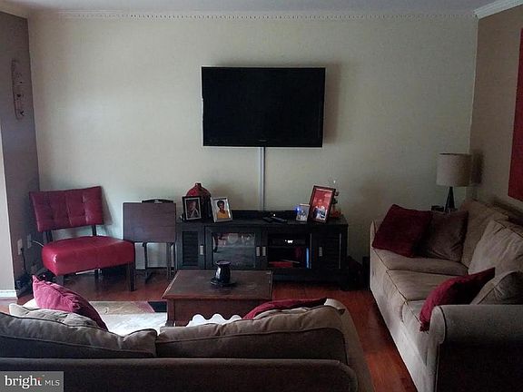 3rd image of 10275 Wimbledon Pl