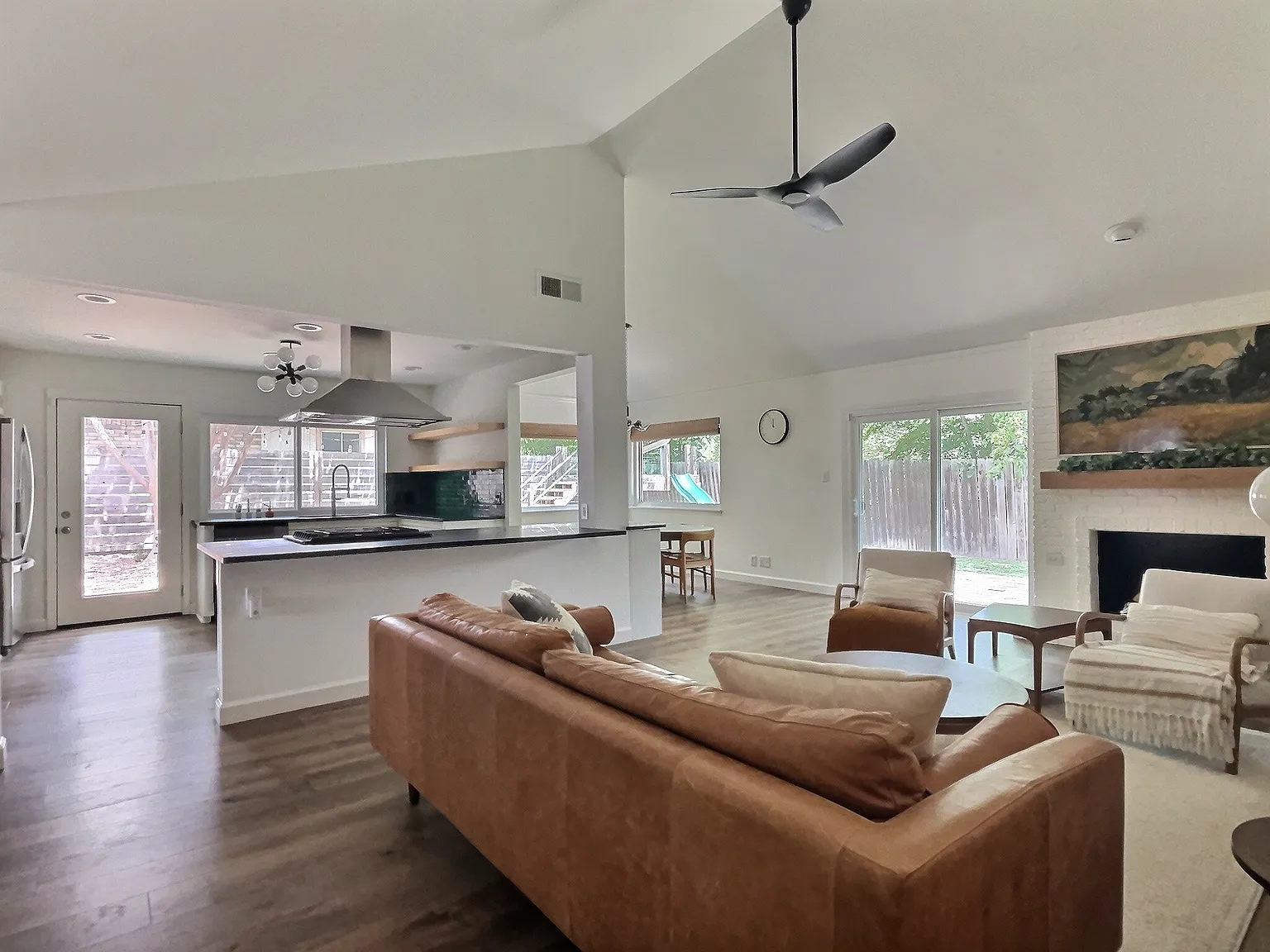 3 bed, 1617 sqft, $2,700 — Photo 4